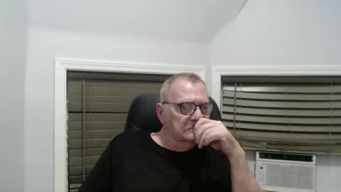 Snapshot of oldguybigd chatting on September 20, 5:10 am oldguybigd online show from September 20, 5:10 am
