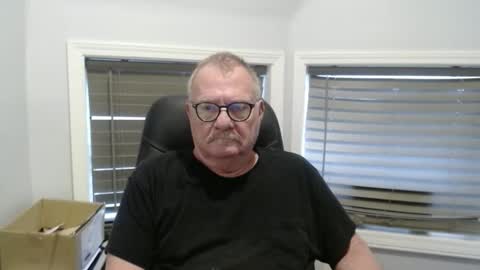 Snapshot of oldguybigd chatting on October 9, 8:58 pm oldguybigd online show from October 9, 8:58 pm
