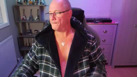 oldveteranuk online show from December 23, 5:35 am