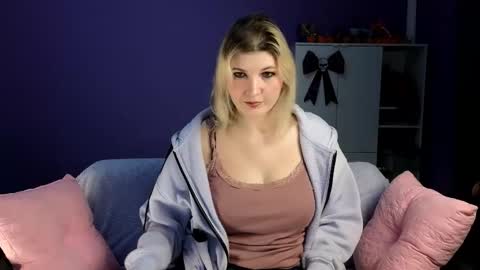 OliSunny Olivia online show from November 16, 9:06 pm