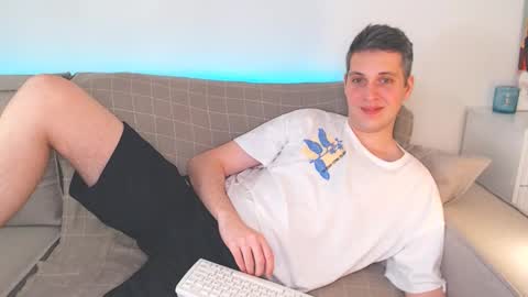 Oliver online show from March 12, 1:40 pm