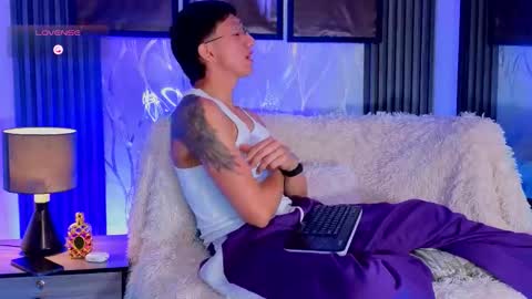 oliver mr  online show from March 27, 7:48 pm