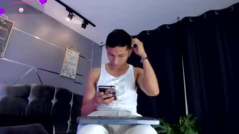 oliver mr  online show from September 23, 10:05 pm