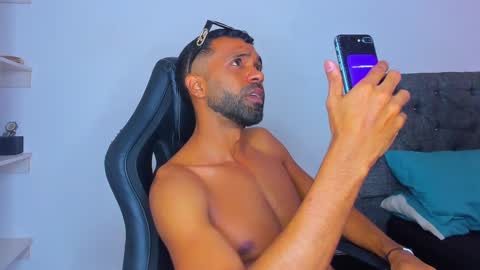 Snapshot of oliver_smith_2 chatting on December 5, 7:44 pm oliver_smith_2 online show from December 5, 7:44 pm