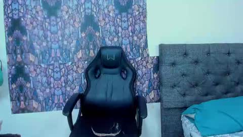 Snapshot of oliver_smith_2 chatting on February 23, 8:33 pm oliver_smith_2 online show from February 23, 8:33 pm