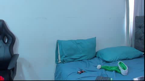 Snapshot of oliver_smith_2 chatting on December 24, 5:34 pm oliver_smith_2 online show from December 24, 5:34 pm