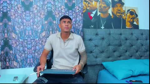 Snapshot of oliver_smith_2 chatting on December 29, 10:03 pm oliver_smith_2 online show from December 29, 10:03 pm