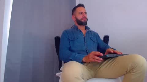 oliver online show from February 5, 6:04 pm