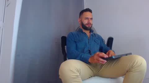 oliver online show from January 30, 1:44 am