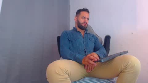 oliver online show from December 30, 10:55 pm