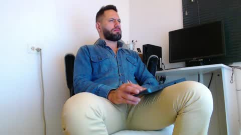 oliver online show from April 10, 2:44 pm