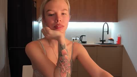 Olivia 3 online show from January 5, 9:47 pm