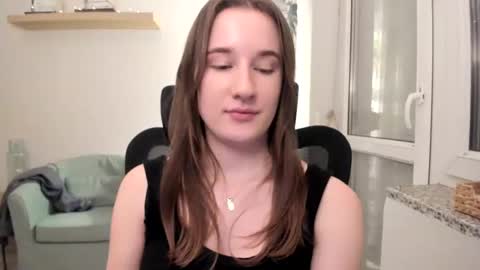 Oliwiaa2004 online show from February 16, 9:16 pm