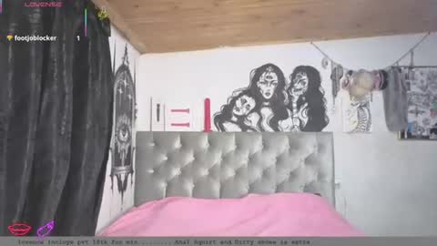 oliviabluee10 online show from June 26, 12:27 am