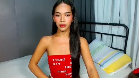 OLIVIA online show from May 5, 2:56 pm