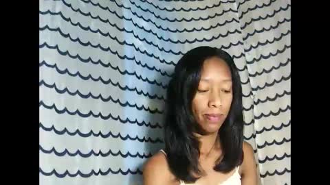 oliviah27 online show from December 19, 1:01 am