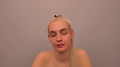 oliviaBeauty online show from December 22, 9:21 pm