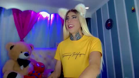 oliviahot01 online show from March 18, 5:46 am