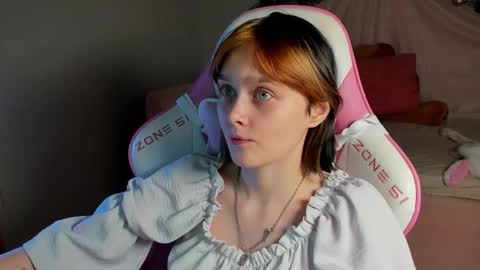 OliviaLaurens online show from December 17, 3:30 pm