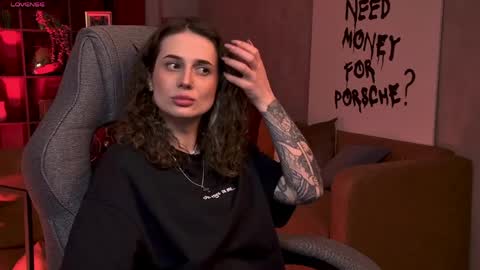 Liv online show from March 30, 9:15 pm