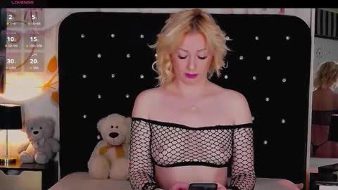 Olivia online show from November 5, 9:50 pm