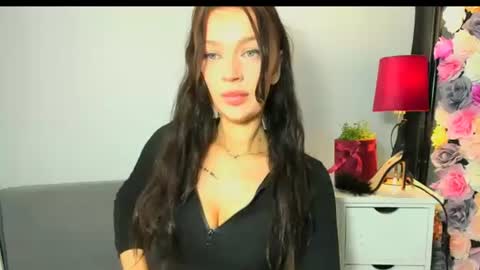 OliviaWomen online show from March 4, 11:29 am