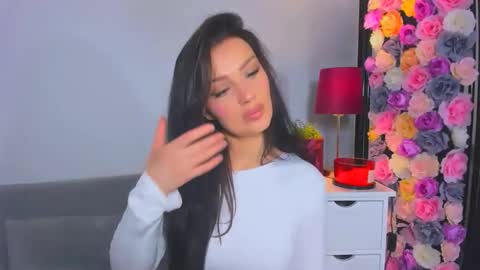 OliviaWomen online show from November 11, 9:33 am