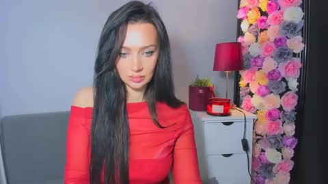 OliviaWomen online show from November 12, 9:44 am