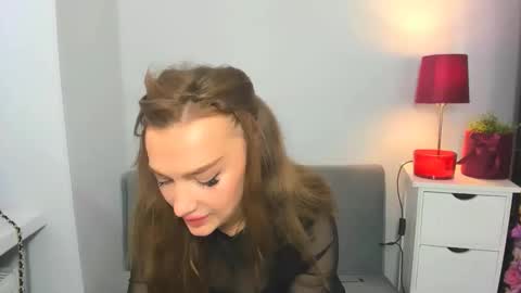 OliviaWomen online show from September 14, 9:11 am