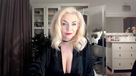 ollalla7 online show from February 25, 8:01 pm