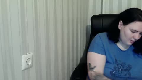 OlyaAndNetty online show from October 25, 5:46 pm