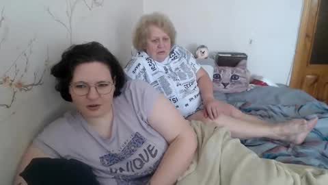 OlyaAndNetty online show from February 17, 9:46 am