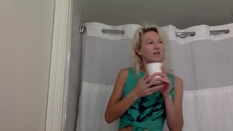 omilk online show from November 10, 4:43 pm