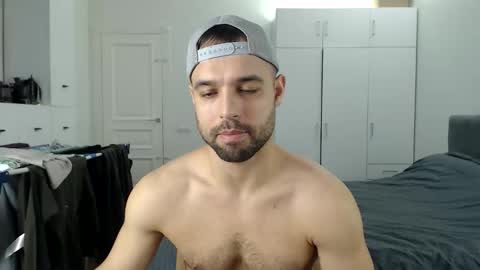 onebestlover online show from March 26, 11:48 am