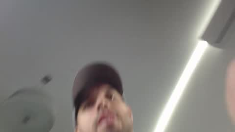 onebestlover online show from March 11, 8:20 pm