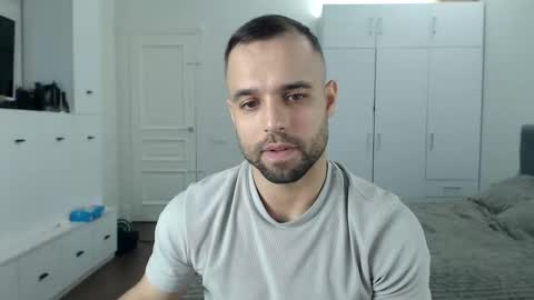 onebestlover online show from April 4, 2:02 pm