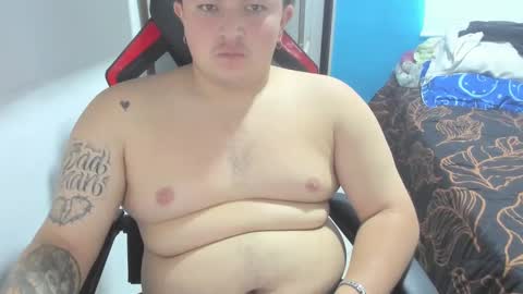 Snapshot of onewhiteboichub chatting on February 17, 4:28 pm Andres INDEPENDENT MODEL online show from February 17, 4:28 pm