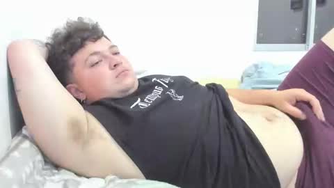 Snapshot of onewhiteboichub chatting on December 3, 2:20 am Andres INDEPENDENT MODEL online show from December 3, 2:20 am