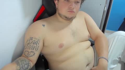 Snapshot of onewhiteboichub chatting on October 31, 7:14 pm Andres INDEPENDENT MODEL online show from October 31, 7:14 pm