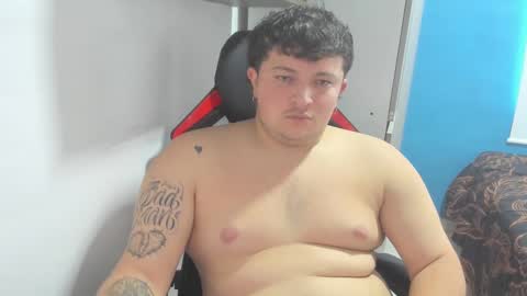 Snapshot of onewhiteboichub chatting on February 20, 5:30 pm Andres INDEPENDENT MODEL online show from February 20, 5:30 pm