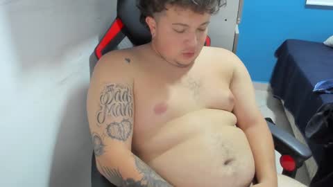 Snapshot of onewhiteboichub chatting on October 17, 6:50 am Andres INDEPENDENT MODEL online show from October 17, 6:50 am