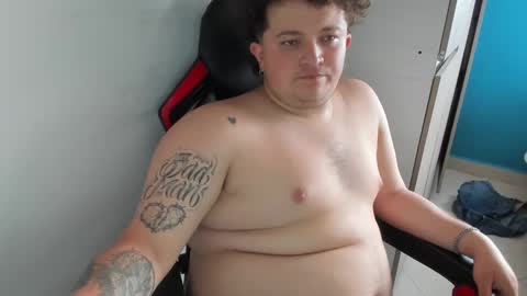 Snapshot of onewhiteboichub chatting on September 11, 9:49 pm Andres INDEPENDENT MODEL online show from September 11, 9:49 pm