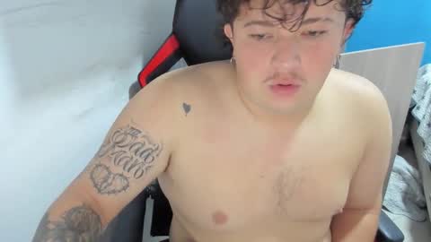 Snapshot of onewhiteboichub chatting on September 26, 3:42 pm Andres INDEPENDENT MODEL online show from September 26, 3:42 pm