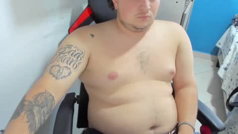 Snapshot of onewhiteboichub chatting on September 20, 9:40 pm Andres INDEPENDENT MODEL online show from September 20, 9:40 pm