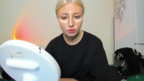 Snapshot of only_iva21 chatting on October 27, 12:49 pm Iva online show from October 27, 12:49 pm