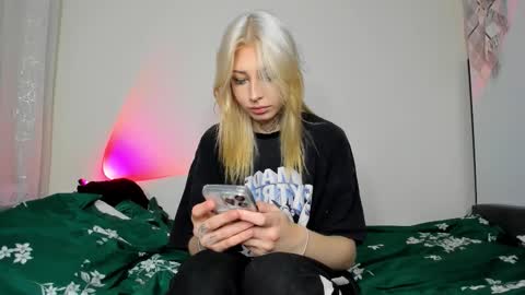 Snapshot of only_iva21 chatting on November 1, 1:54 pm Iva online show from November 1, 1:54 pm