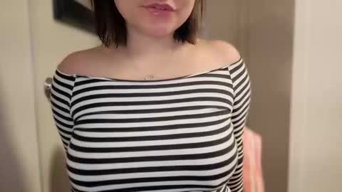 Miss Girly online show from April 16, 8:47 am