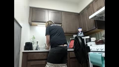 Snapshot of opalockajoe chatting on December 13, 4:22 am TsJojo online show from December 13, 4:22 am