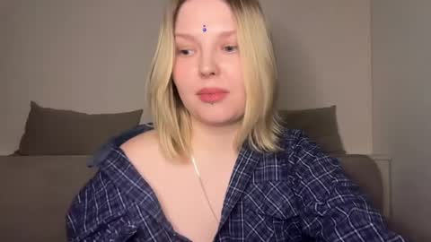 Ophelia online show from April 11, 12:37 am