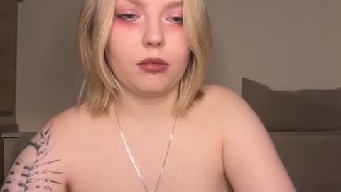 Ophelia online show from February 9, 9:39 pm